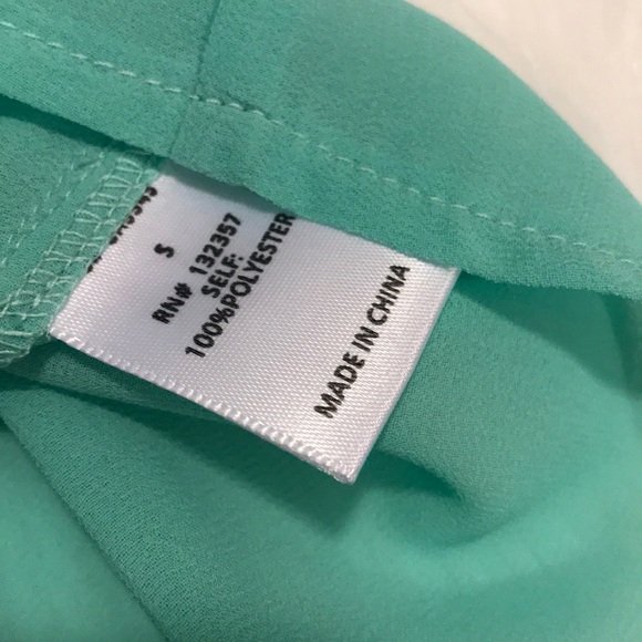 ✨ Tie-front Top ✨ - Picture 4 of 4